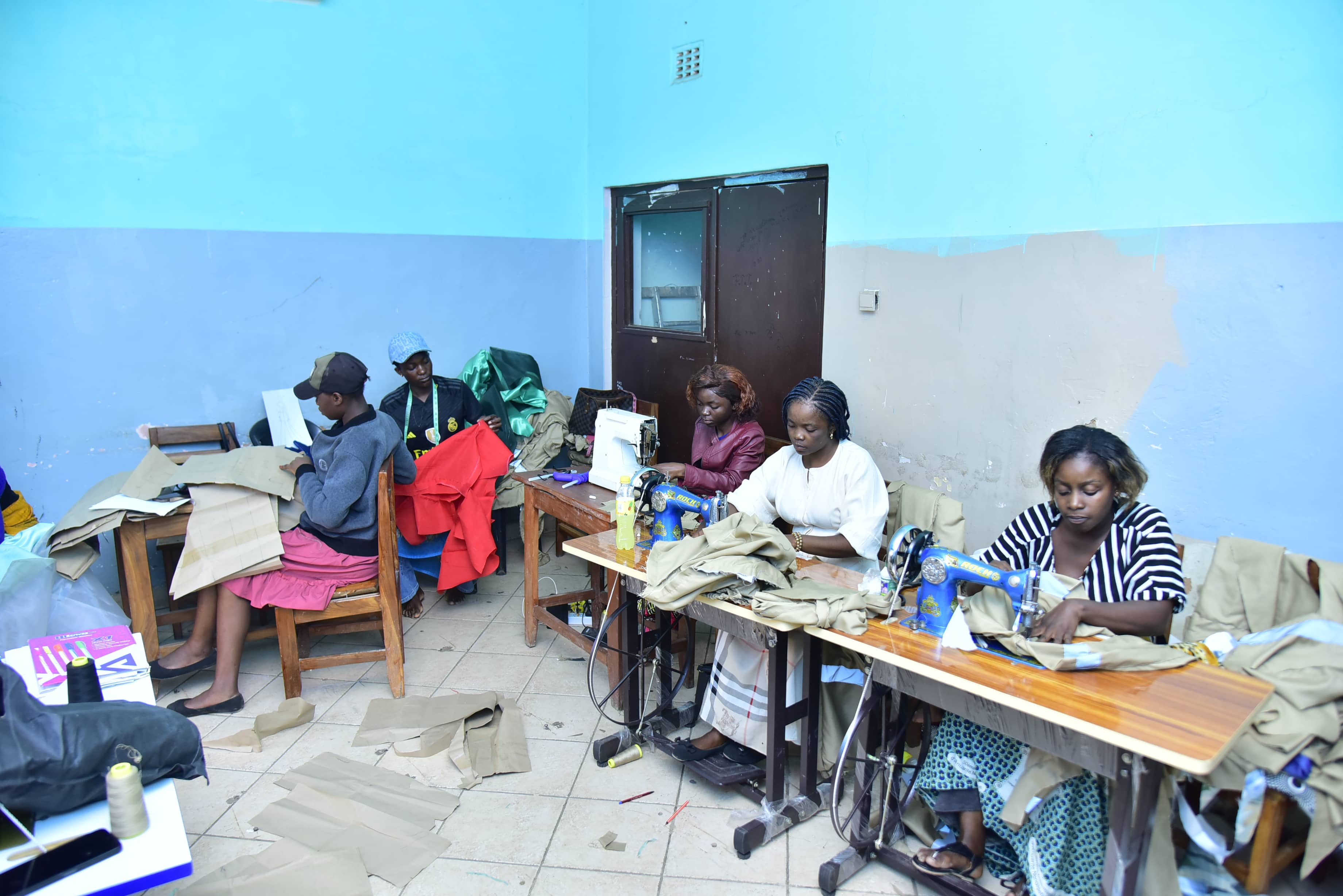 Savoir-faire et Créativité : L'atelier de Coupe et Couture en action